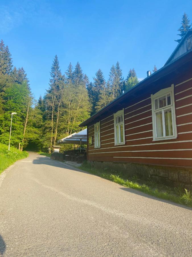 Penzion Lesni Zatisi- Харачов Екстериор снимка