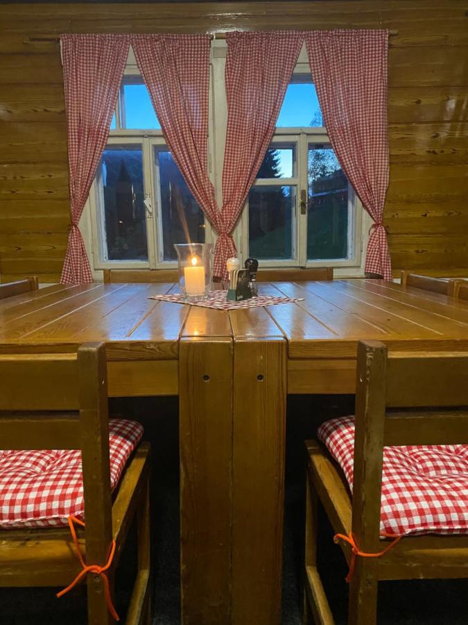 Penzion Lesni Zatisi- Харачов Екстериор снимка